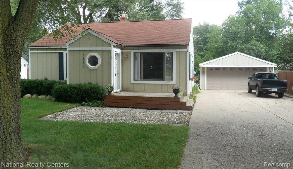 3210 Frembes Road Waterford, MI 48329 - Photo 2 of 6 SAM_0632