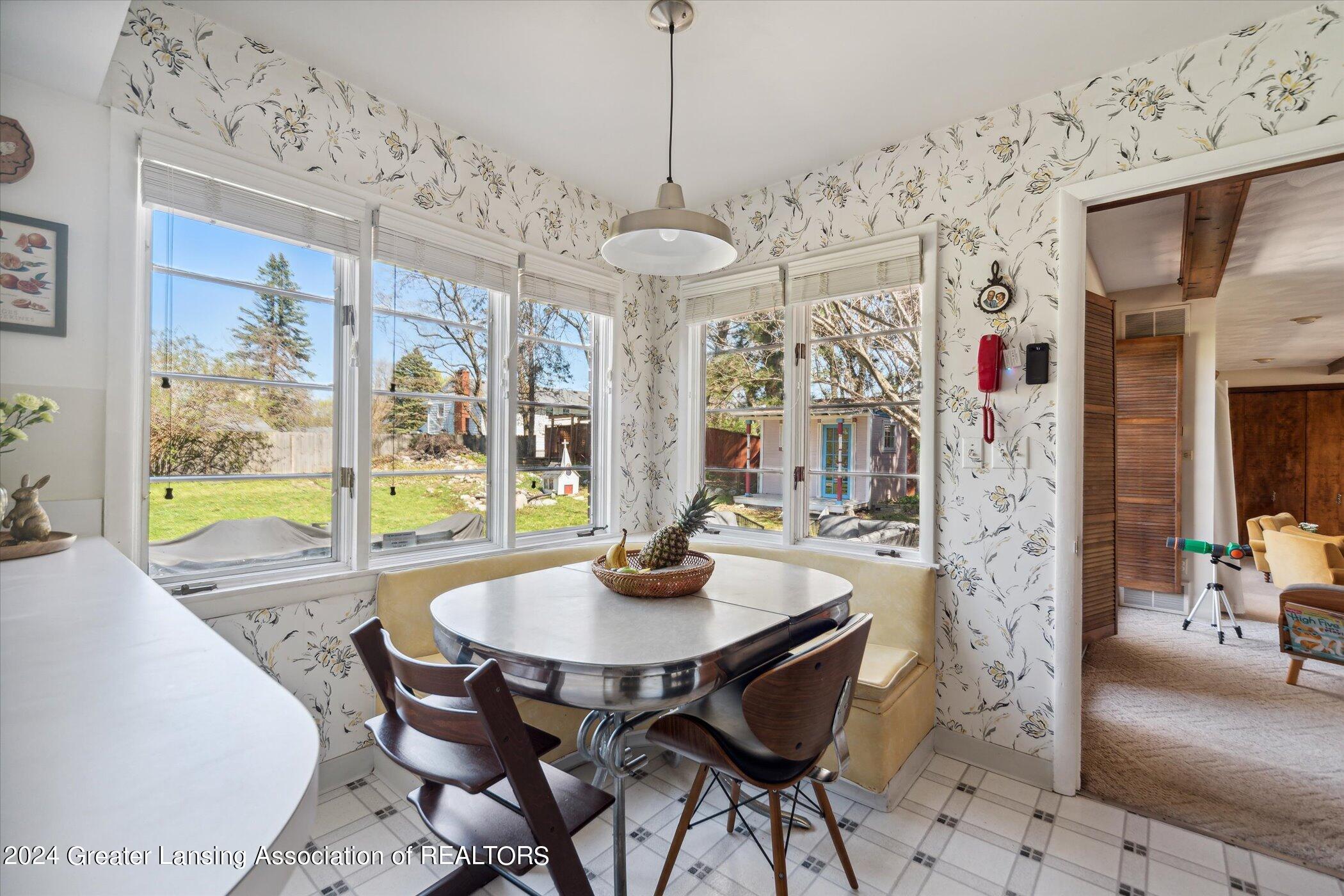 3808 West Holmes Road Lansing, MI 48911 - Photo 20 of 67 20-3808-W-Holmes-Rd-Lansing-MI-48911-Win