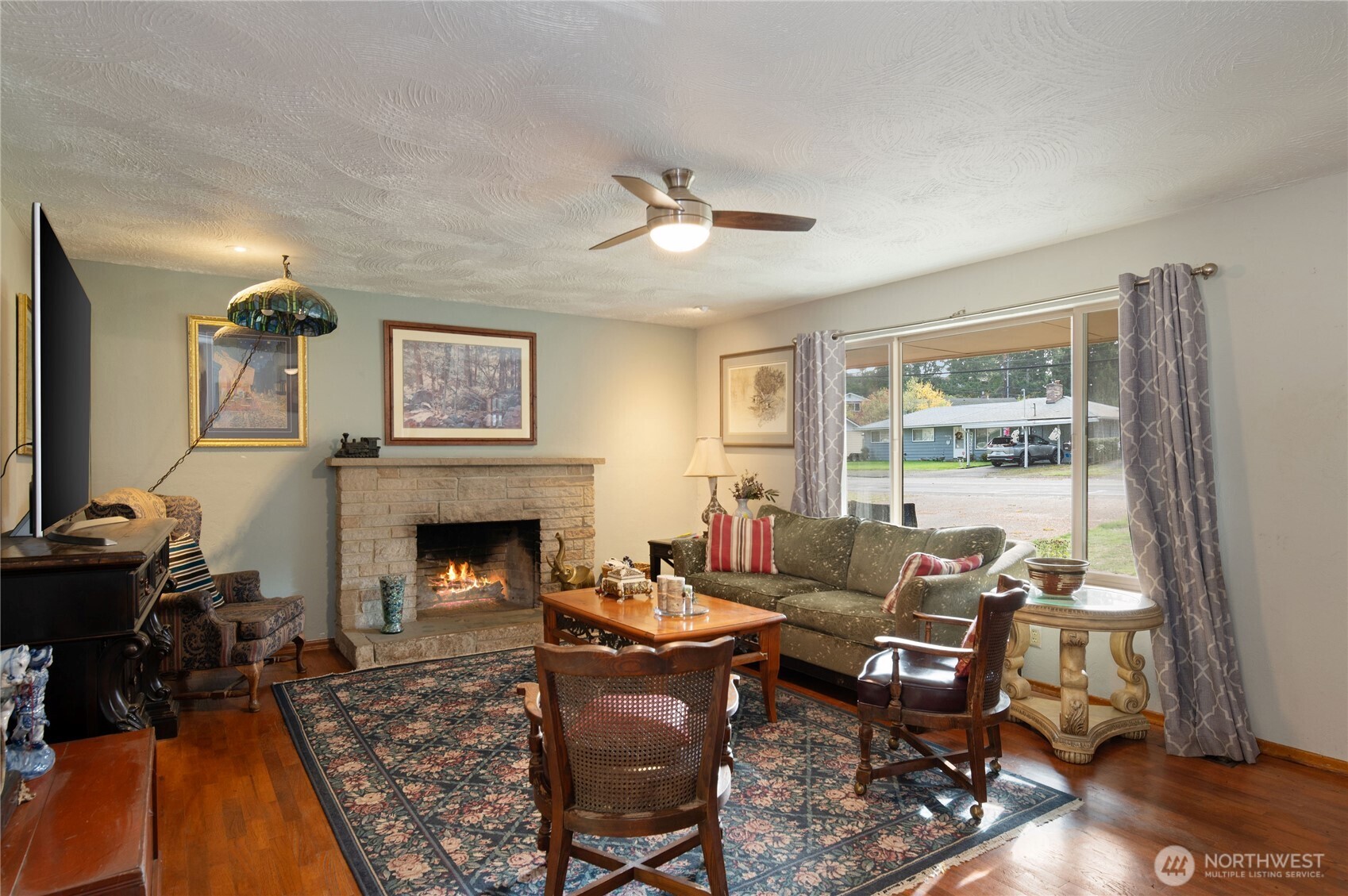 9101 112th Street Southwest Lakewood, WA 98498 - Photo 2 of 24 a living room with furniture two window and a fireplace