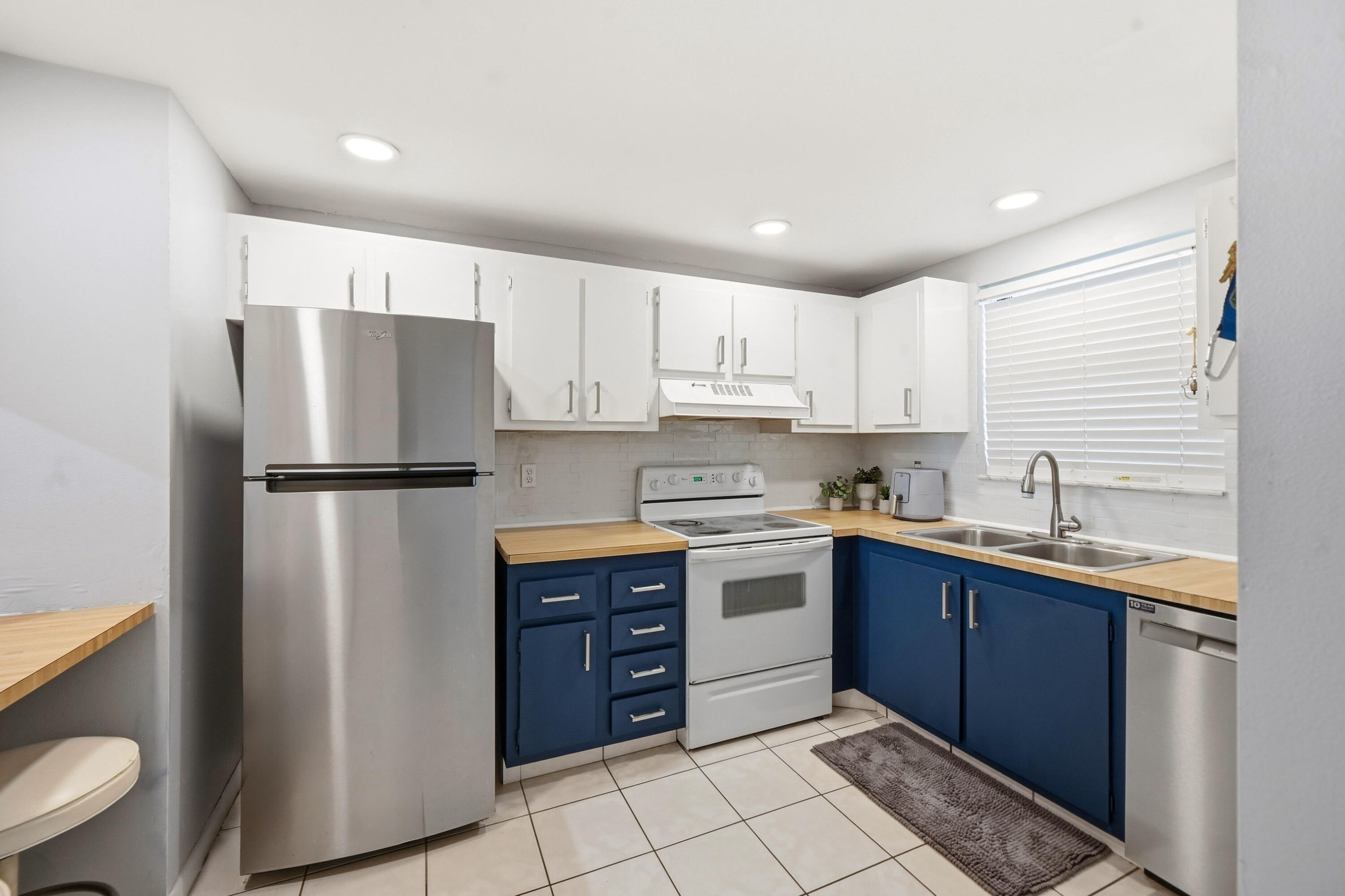 2181 Woolbright Road, Unit N106 Boynton Beach, FL 33426 - Photo 1 of 21 04_ra1_0122