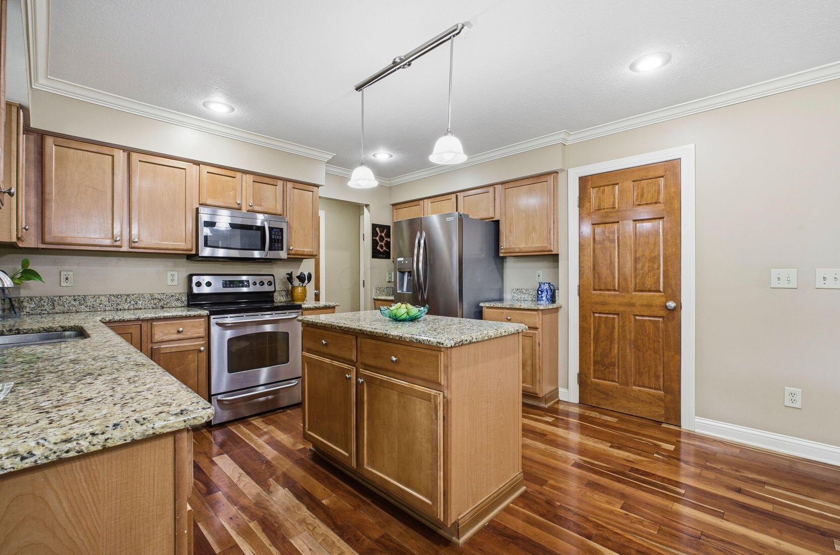 2216 Reeves Avenue Lewis Center, OH 43035 - Photo 13 of 53 Kitchen