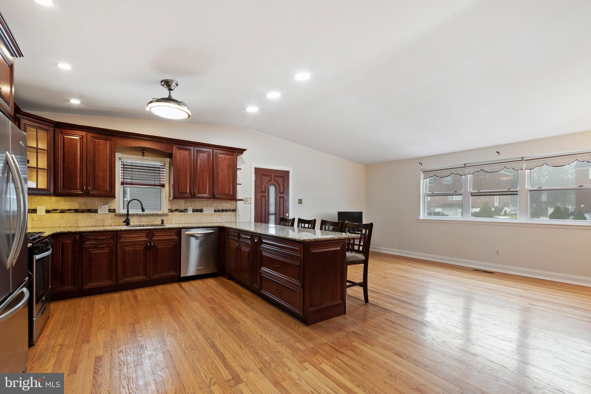 423 Rennard Street Philadelphia, PA 19116 - Photo 4 of 24 Gallery Image 4