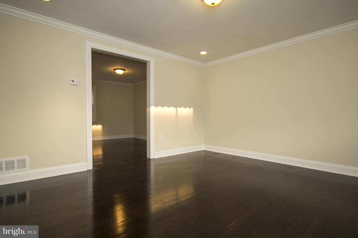 1746 Melbourne Road Baltimore, MD 21222 - Photo 3 of 29 Family Room