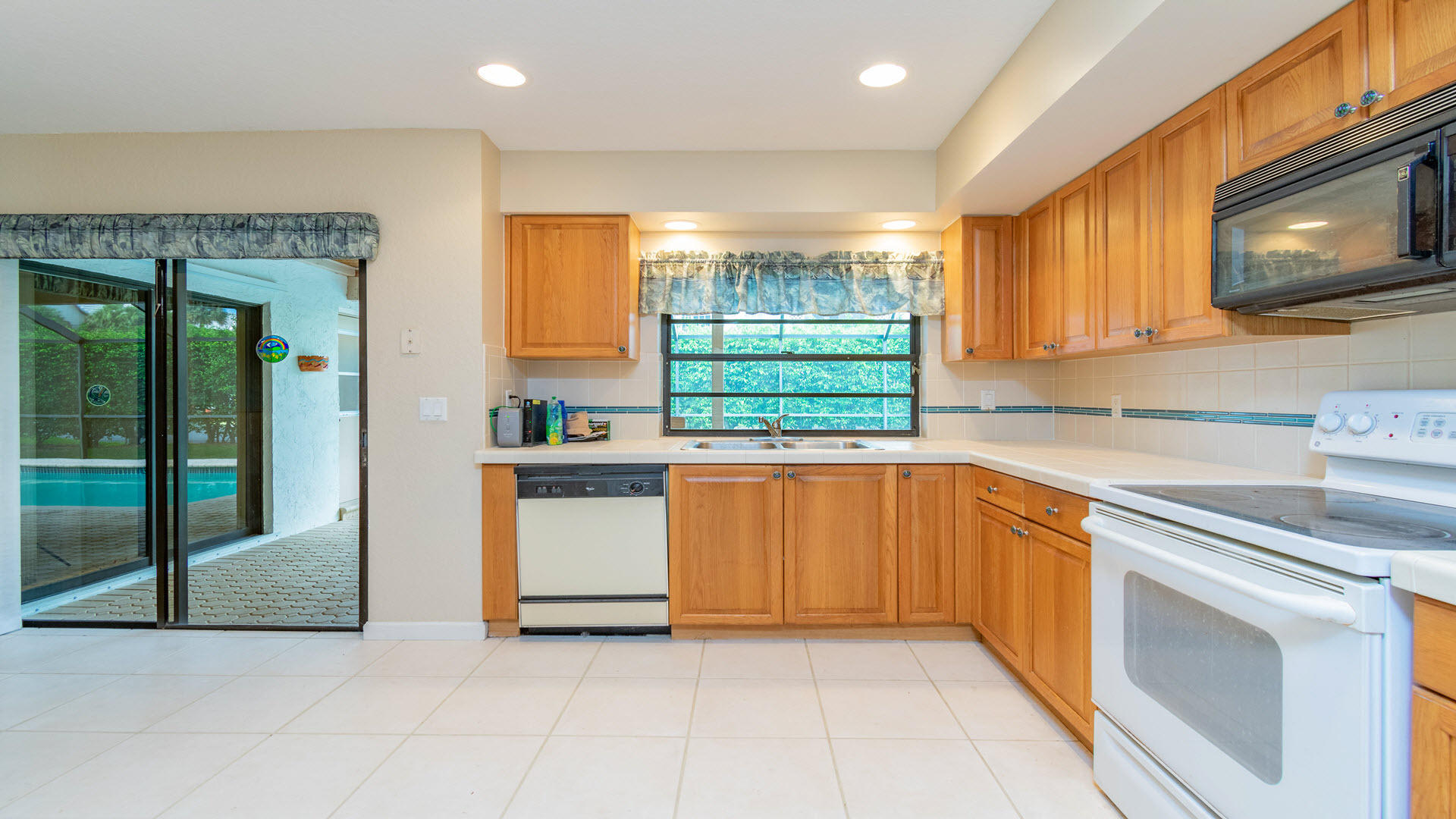 6090 Woodbury Road Boca Raton, FL 33433 - Photo 3 of 56 6090 Woodbury Road, Boca Raton_03