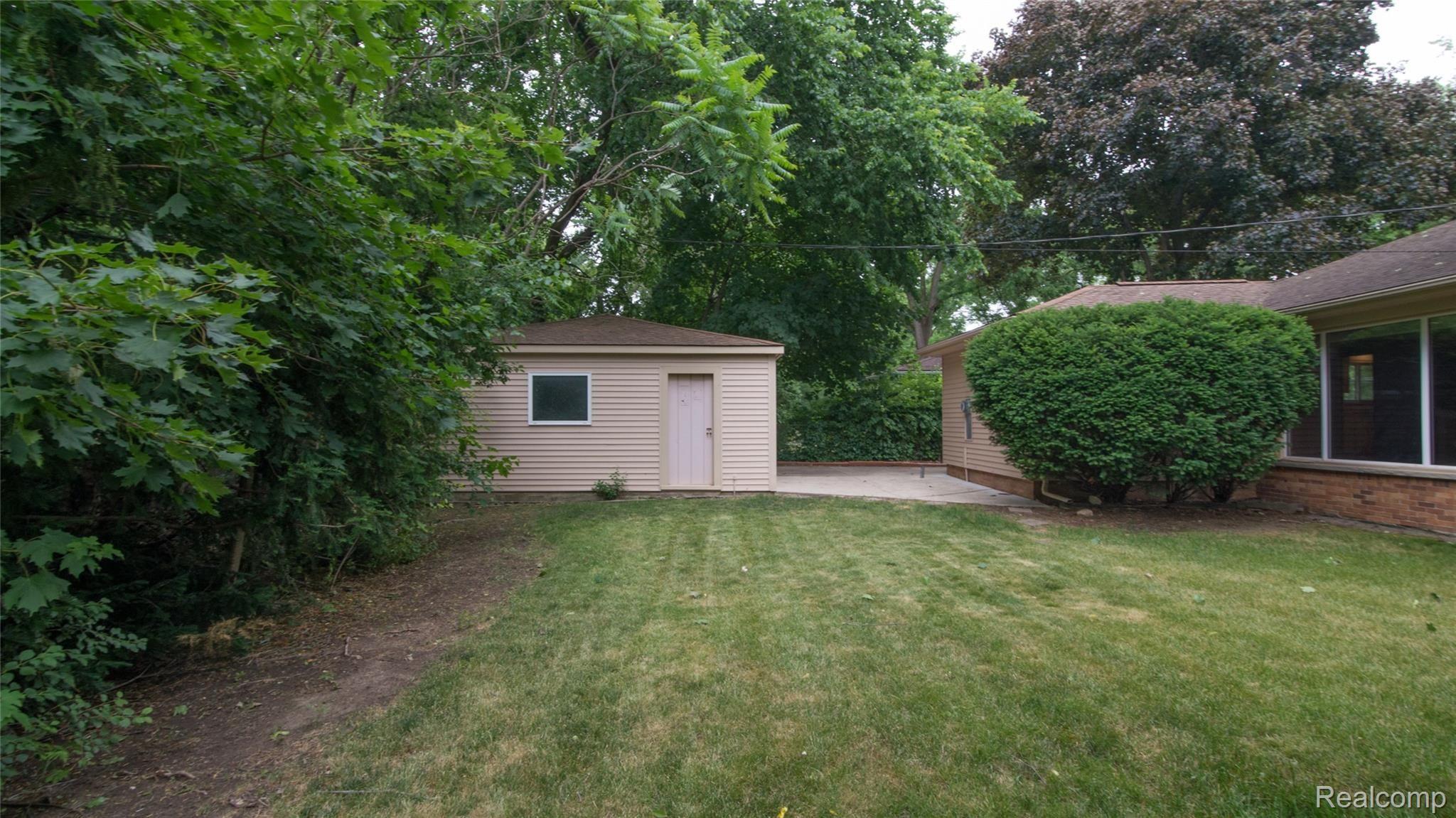 19124 Beverly Road Franklin, MI 48025 - Photo 46 of 49 010_10.jpg