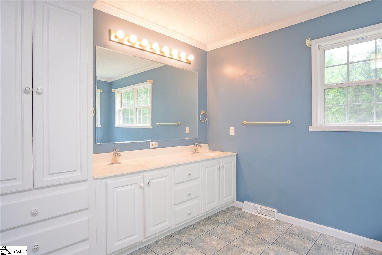 126 Kellett Road Gray Court, SC 29645 - Photo 17 of 36
