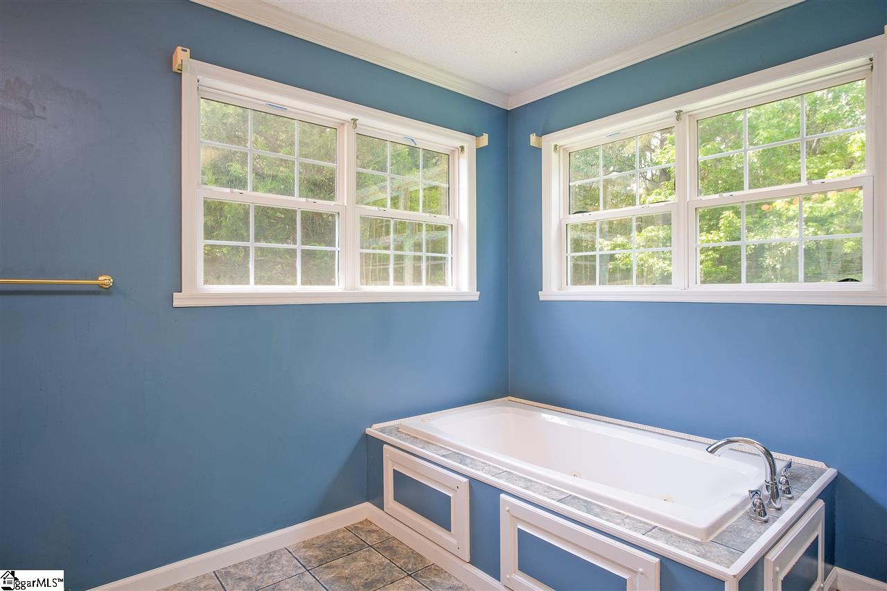 126 Kellett Road Gray Court, SC 29645 - Photo 19 of 36
