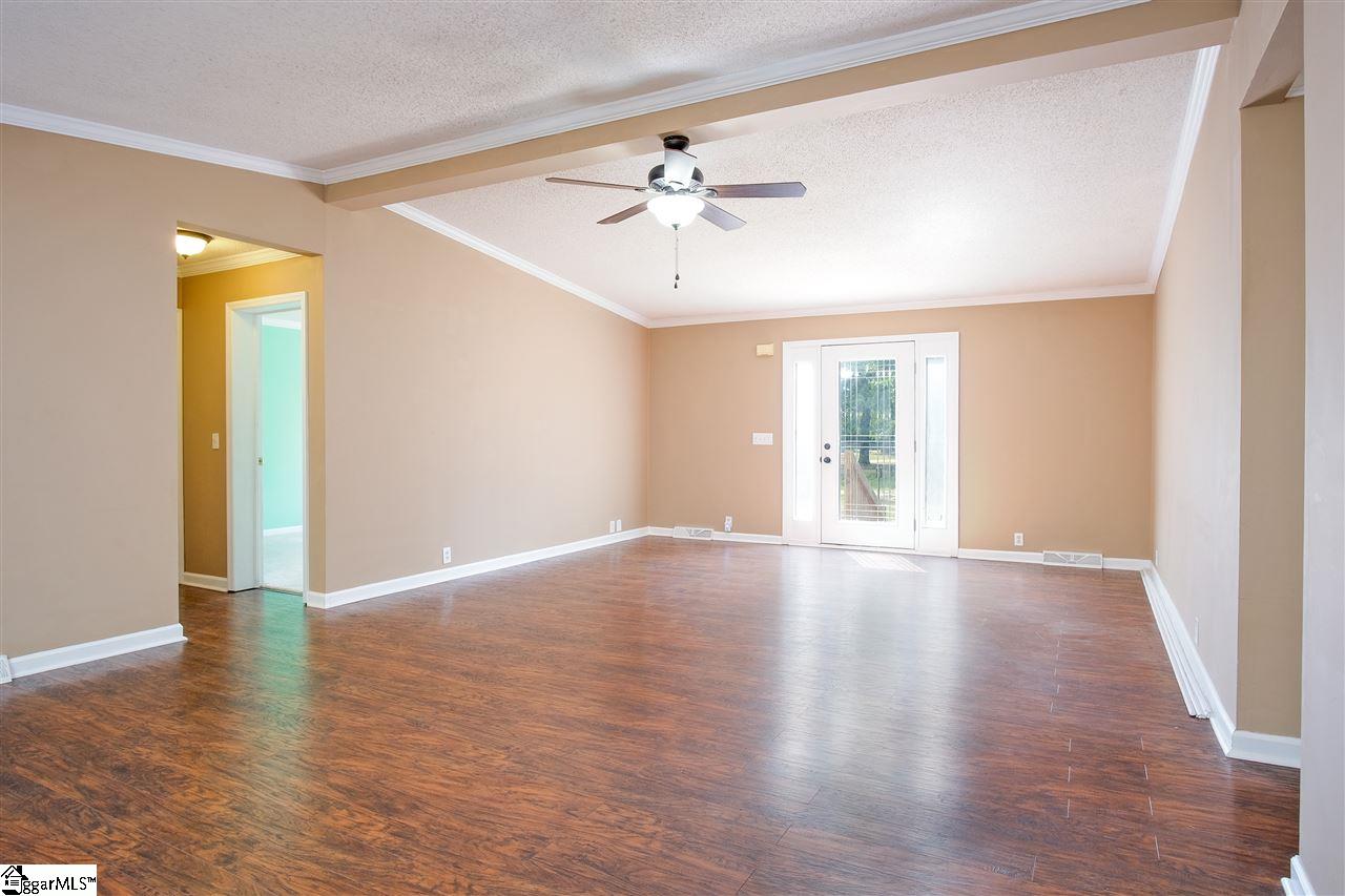 126 Kellett Road Gray Court, SC 29645 - Photo 5 of 36