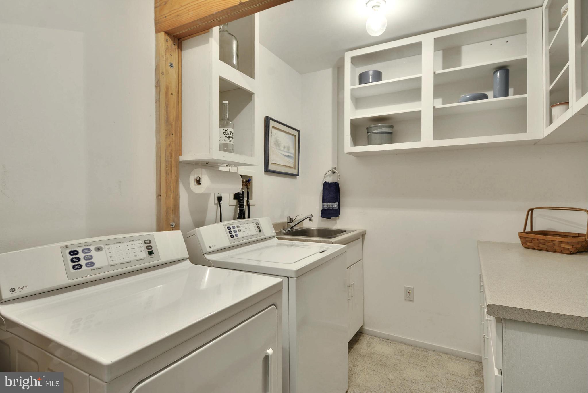 2600 Tack Lane Reston, VA 20191 - Photo 14 of 30 a bathroom with a sink and a mirror