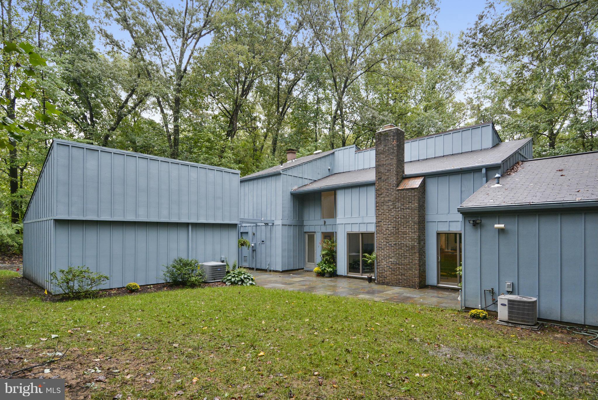 2600 Tack Lane Reston, VA 20191 - Photo 3 of 30 a view of a house with backyard and garden