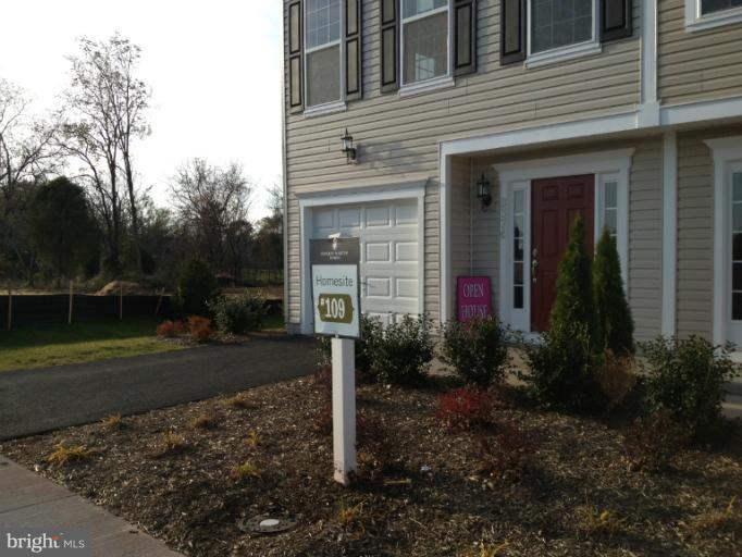8374 Scotland Loop Manassas, VA 20109 - Photo 5 of 20 Exterior (General)