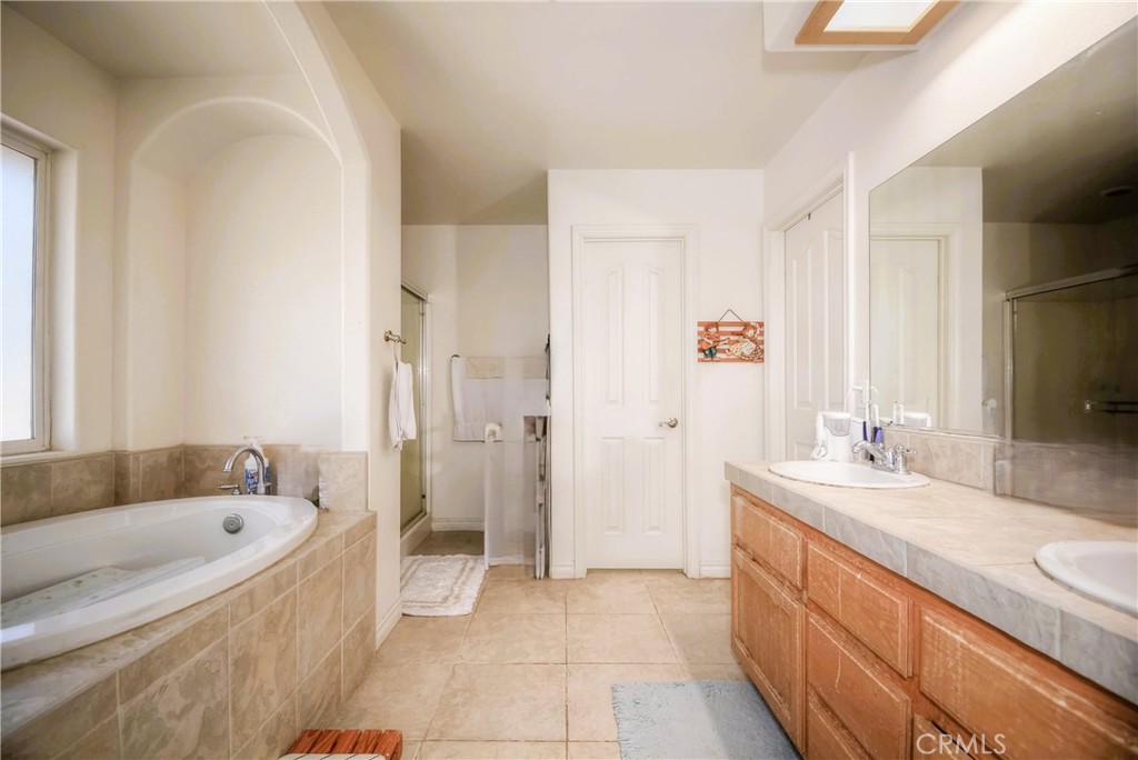 9331 Manada Road Phelan, CA 92371 - Photo 17 of 38 a bathroom with a tub sink and mirror