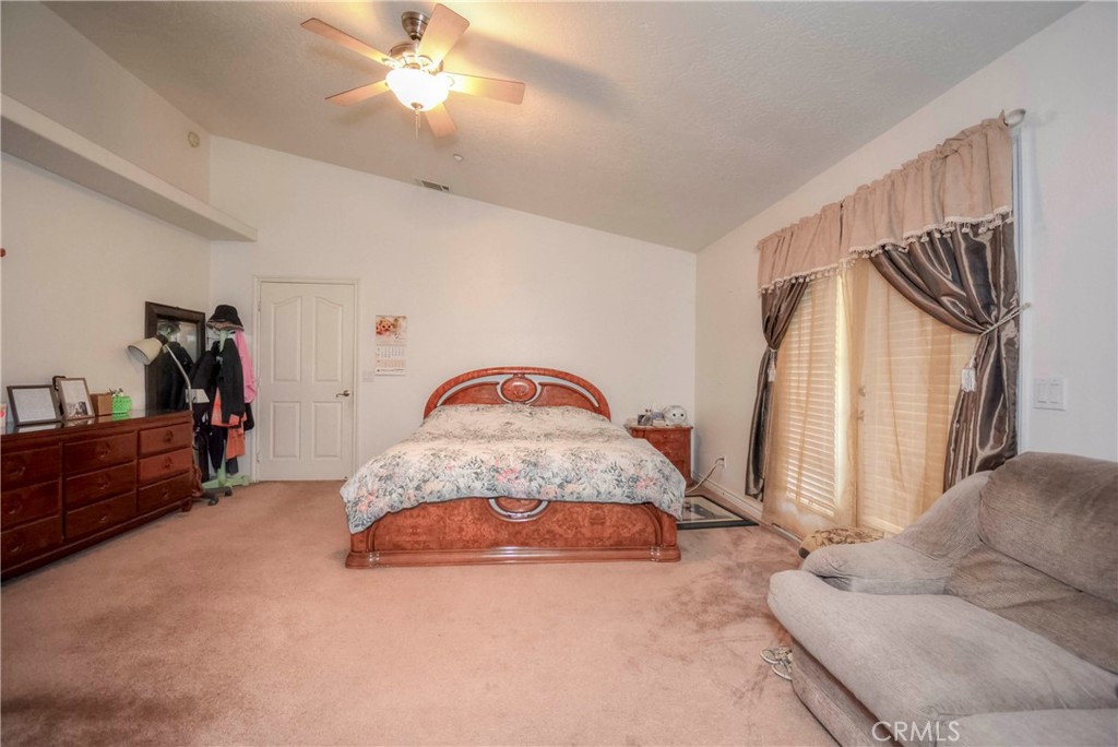 9331 Manada Road Phelan, CA 92371 - Photo 18 of 38 a living room with furniture