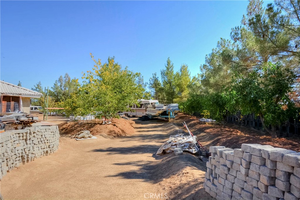 9331 Manada Road Phelan, CA 92371 - Photo 5 of 38