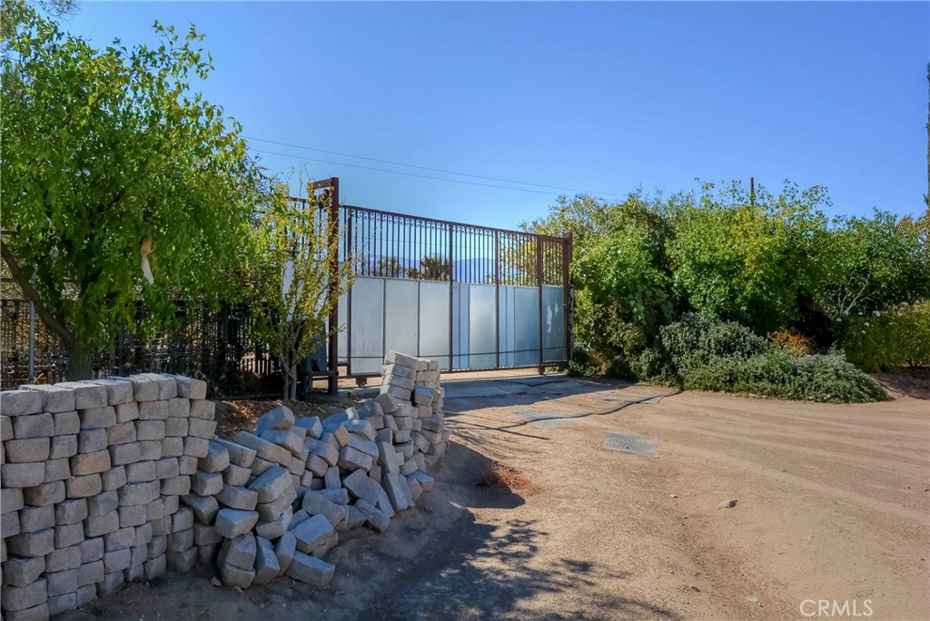 9331 Manada Road Phelan, CA 92371 - Photo 8 of 38 a backyard of a house with lots of green space