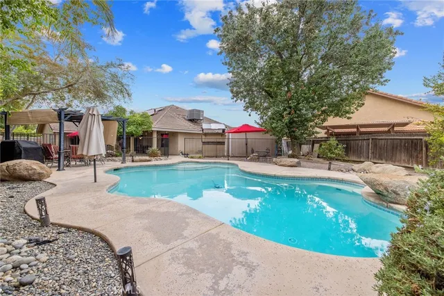 $575,000 | 594 Diana Court, Hanford, CA 93230