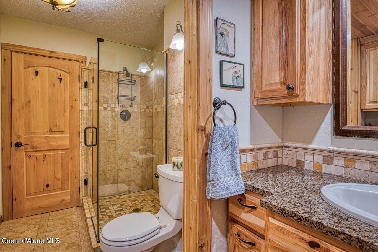 2298 Selkirk Road Sandpoint, ID 83864 - Photo 22 of 52 Second level bathroom
