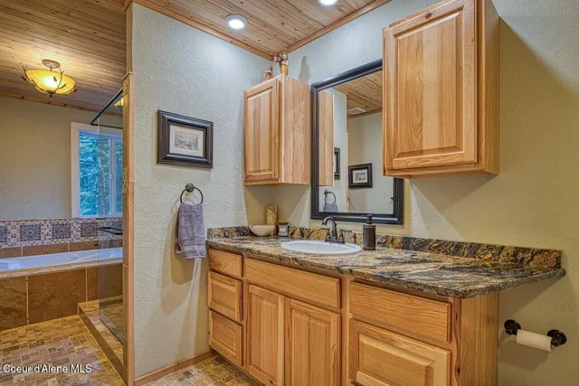 $1,250,000 | 2298 Selkirk Road, Sandpoint, ID 83864