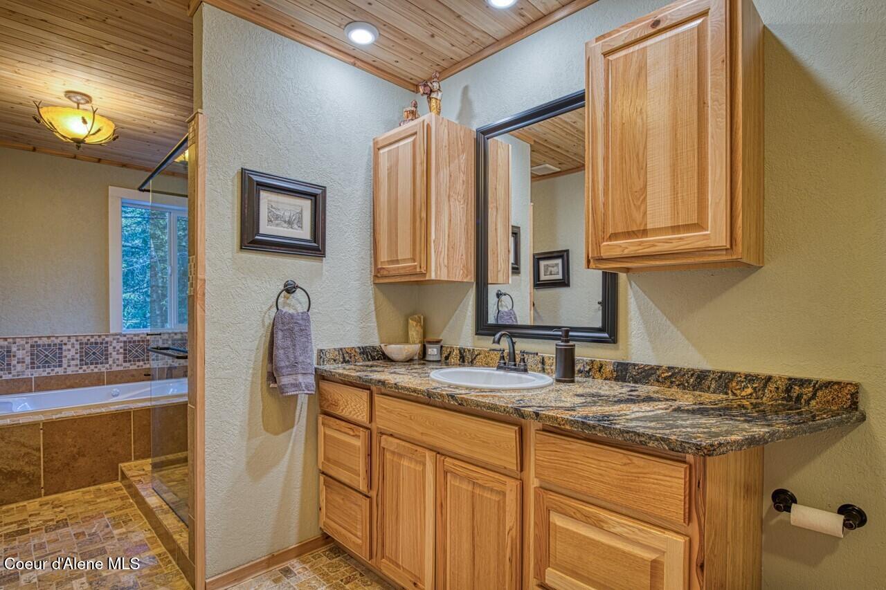 2298 Selkirk Road Sandpoint, ID 83864 - Photo 25 of 52 Master Bathroom