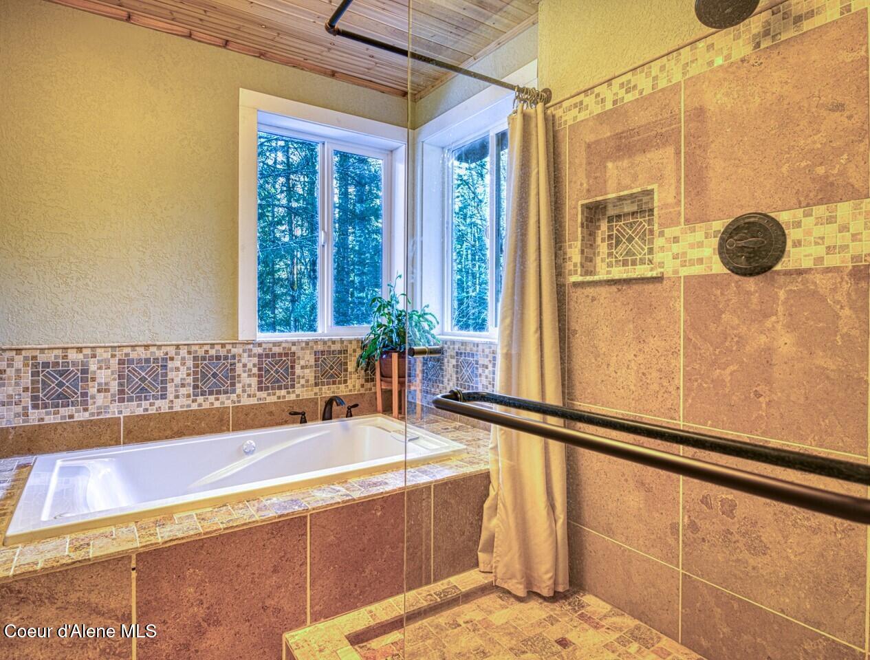 2298 Selkirk Road Sandpoint, ID 83864 - Photo 26 of 52 Master Bathroom