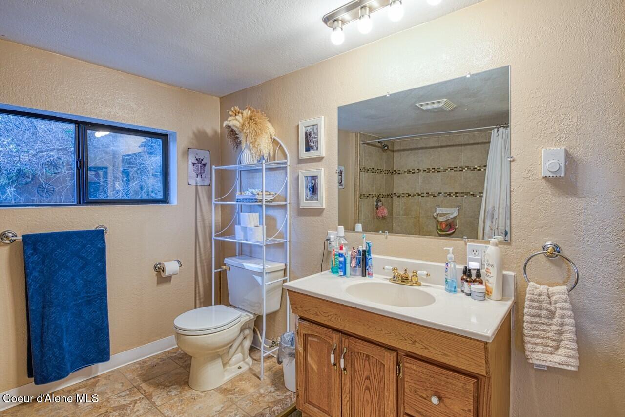 2298 Selkirk Road Sandpoint, ID 83864 - Photo 44 of 52 Guest House bathroom 2