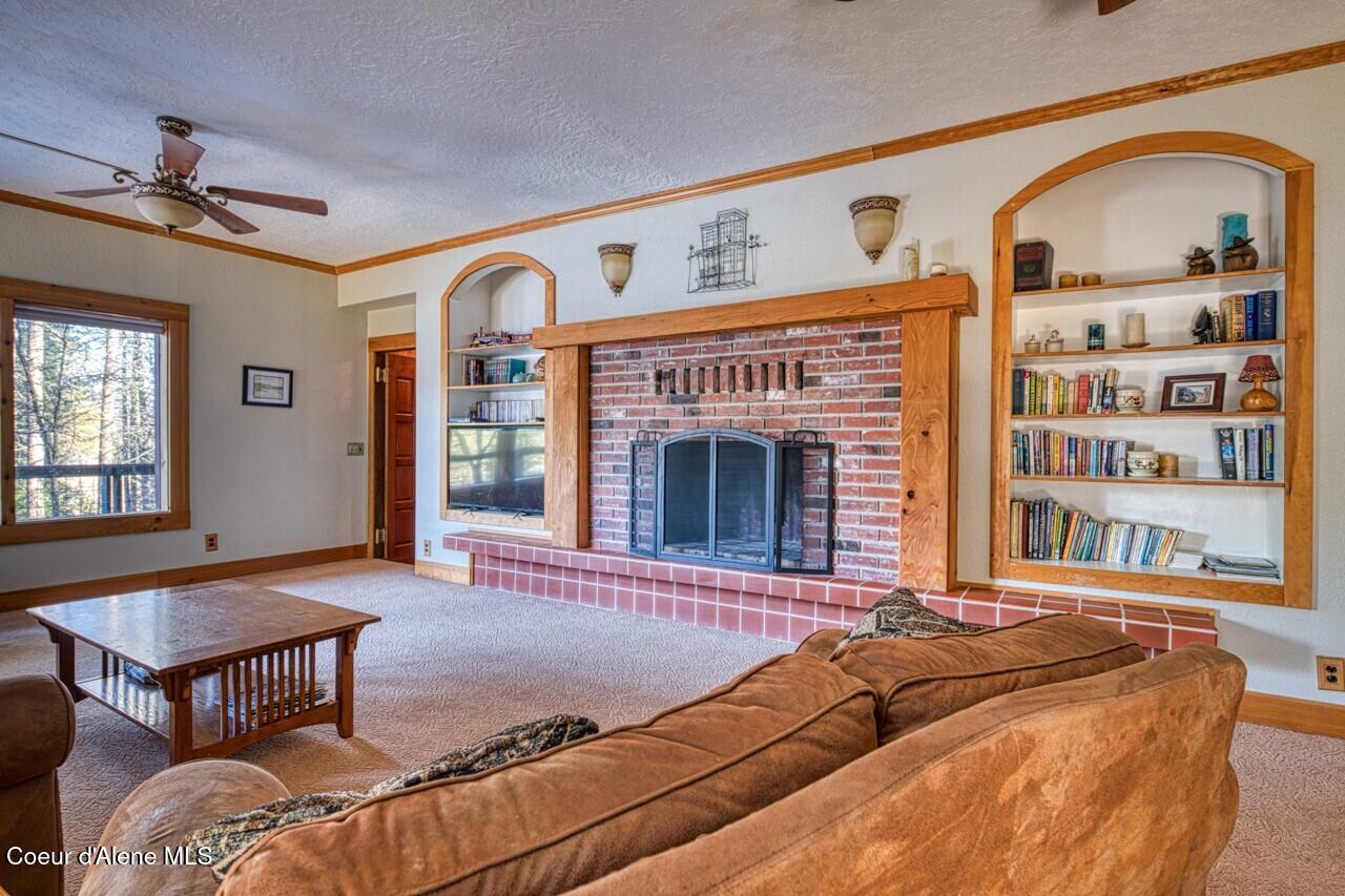 2298 Selkirk Road Sandpoint, ID 83864 - Photo 6 of 52 Main level living room