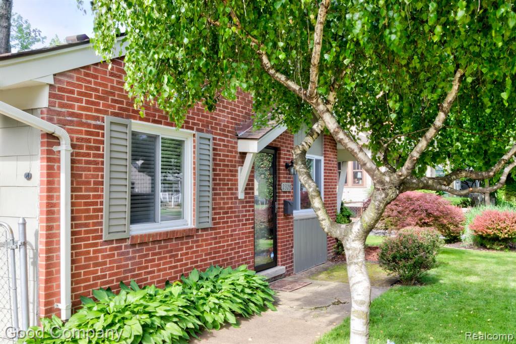 2329 Columbia Road Berkley, MI 48072 - Photo 33 of 40