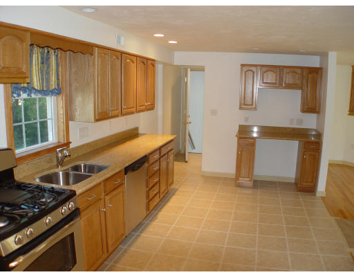 8 Albert Road Peabody, MA 01960 - Photo 3 of 14 Gallery Image 3