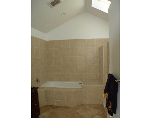 8 Albert Road Peabody, MA 01960 - Photo 5 of 14 Gallery Image 5