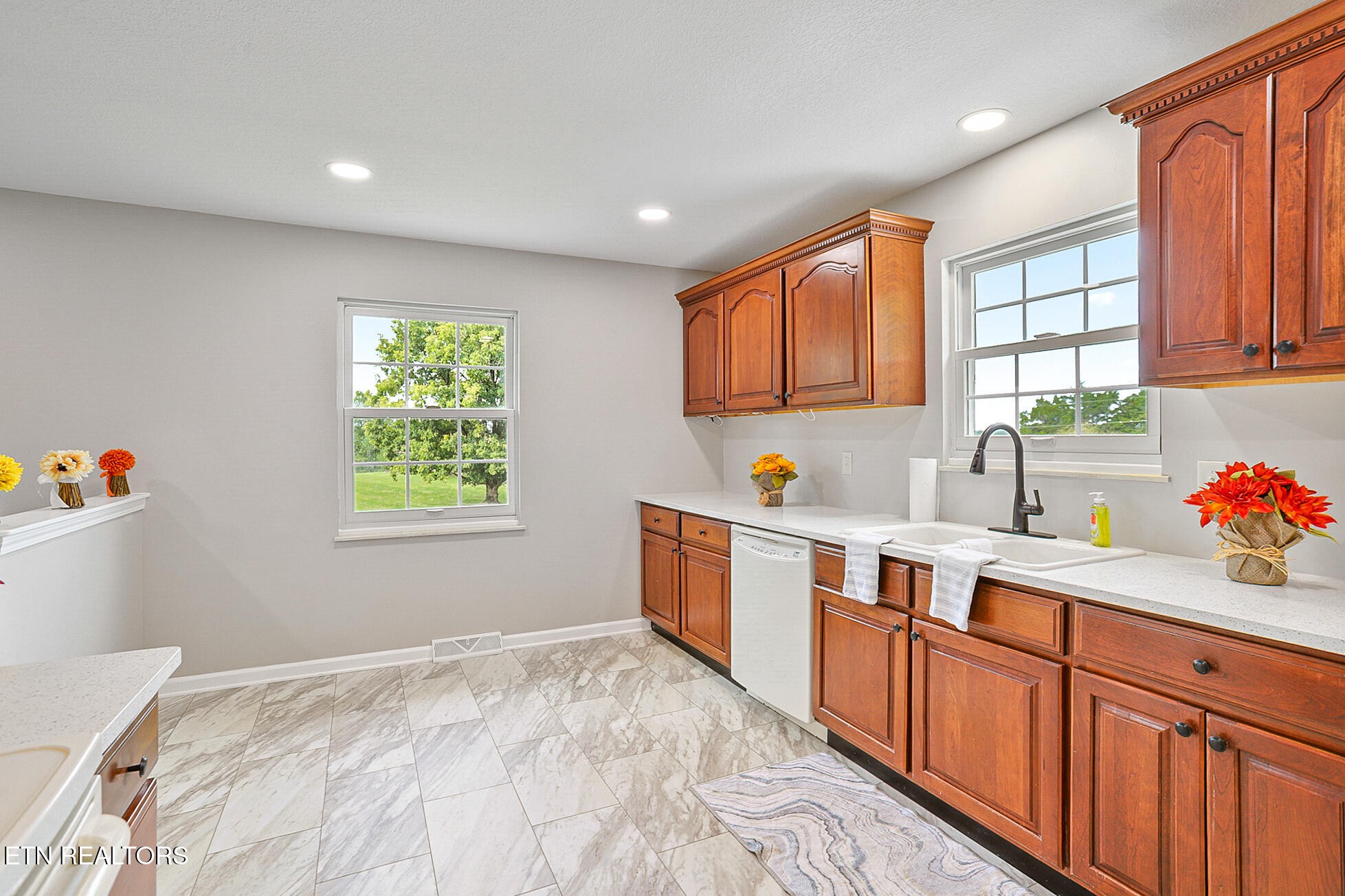 9422 Johnson Road Strawberry Plains, TN 37871 - Photo 15 of 45 Gallery Image 15