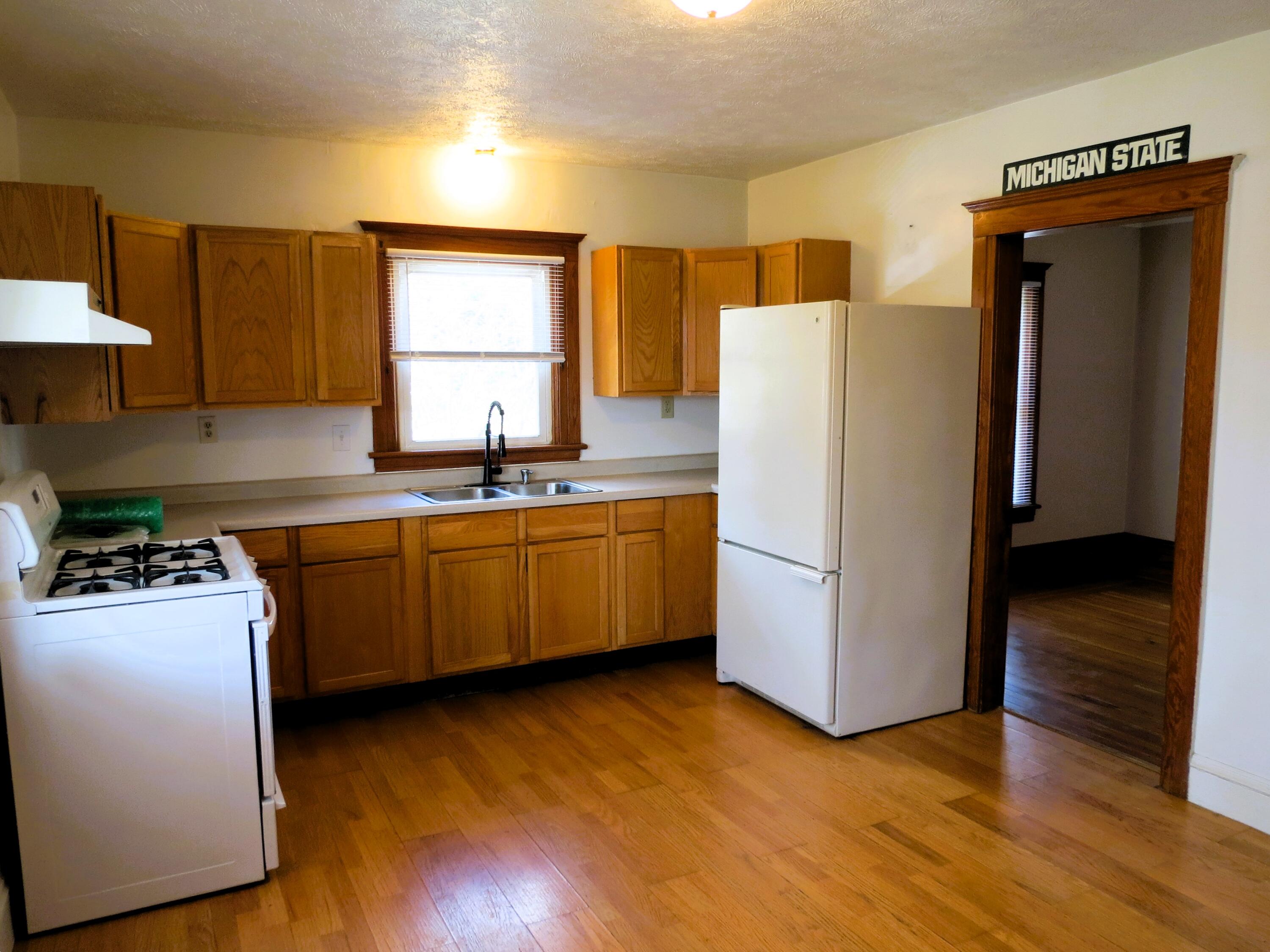 1424 Locust Street Jackson, MI 49203 - Photo 17 of 35 kitchen