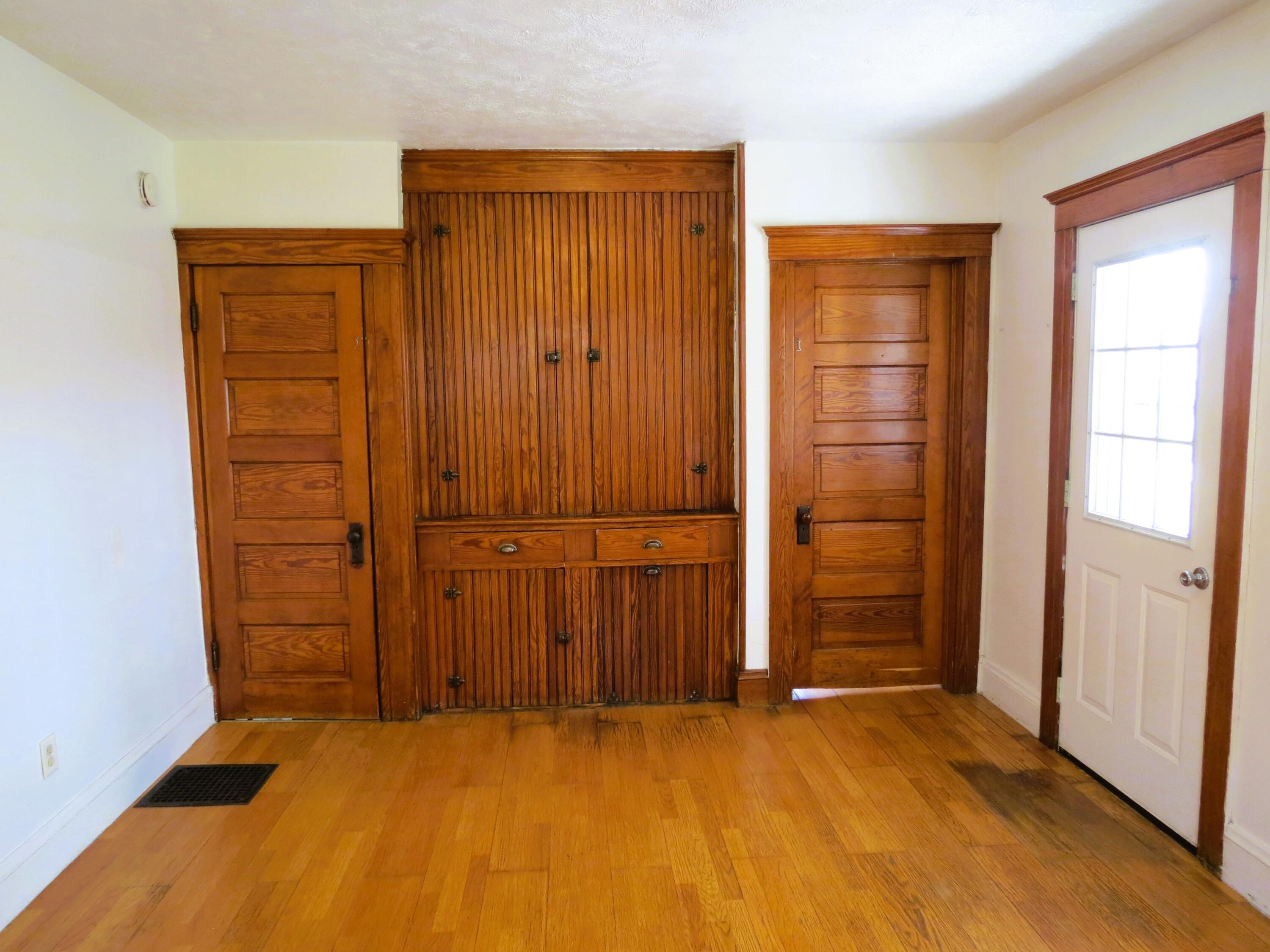 1424 Locust Street Jackson, MI 49203 - Photo 18 of 35 Antique pantry wall