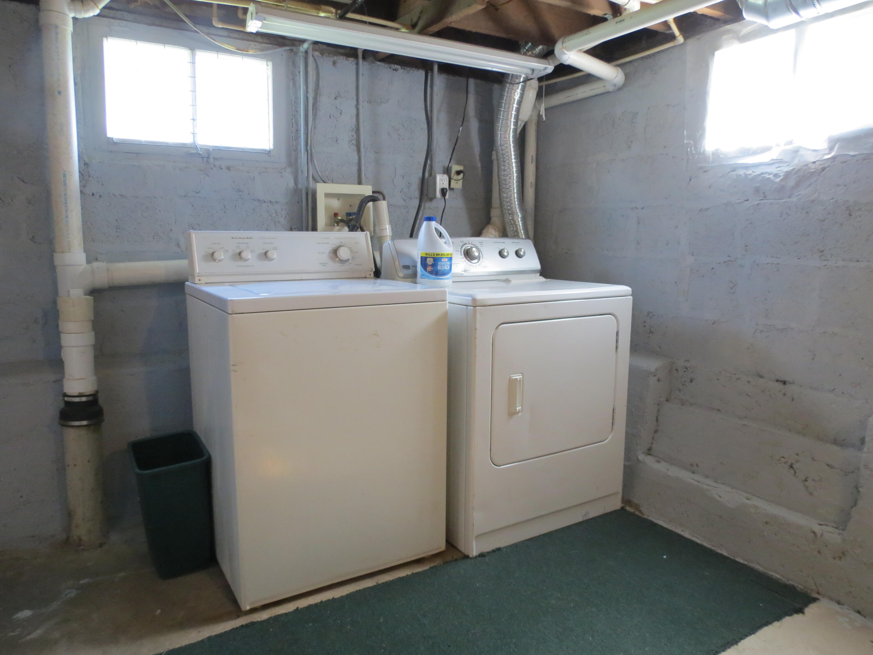 1424 Locust Street Jackson, MI 49203 - Photo 19 of 35 washer & dryer included