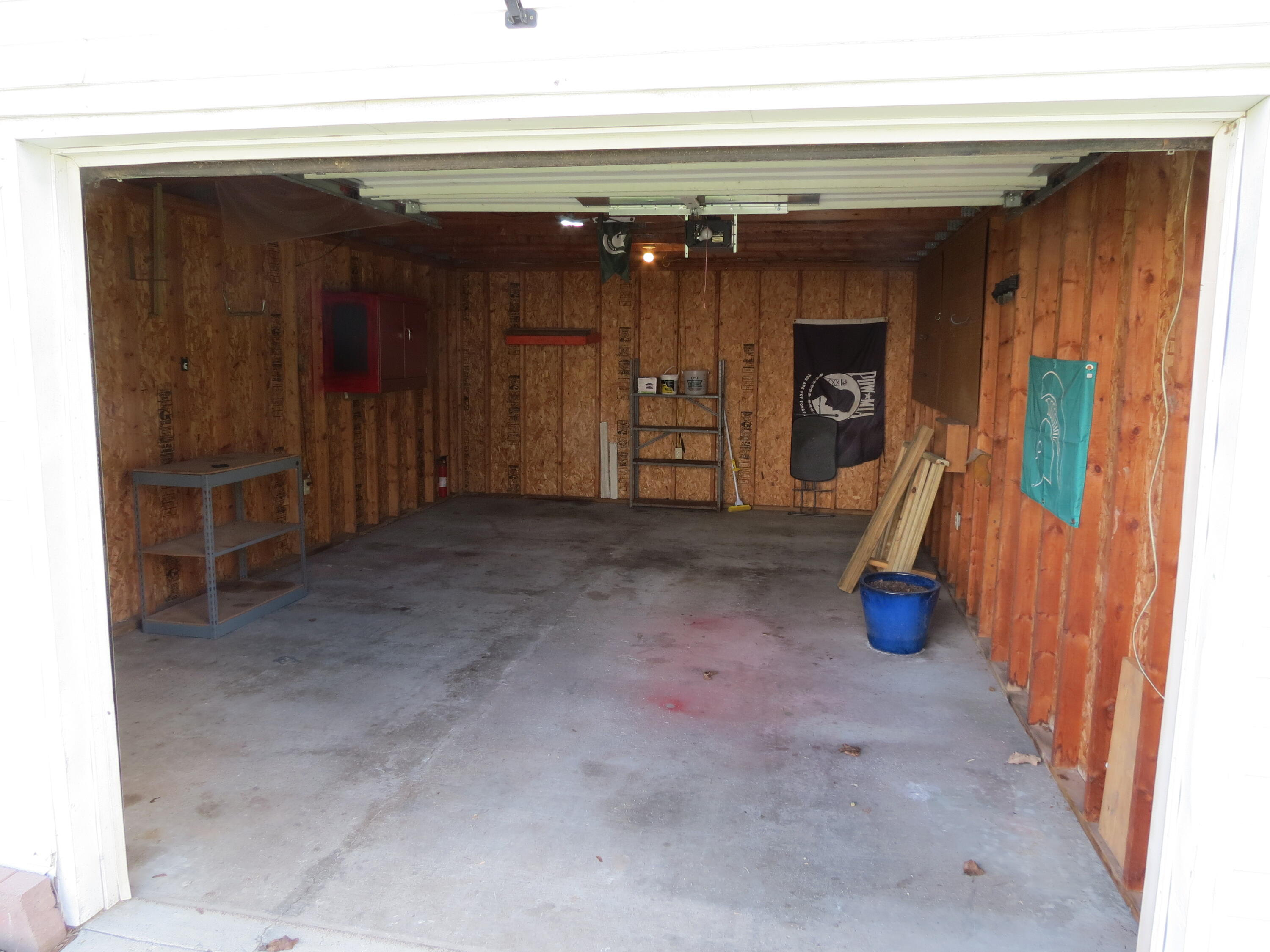 1424 Locust Street Jackson, MI 49203 - Photo 29 of 35 Garage
