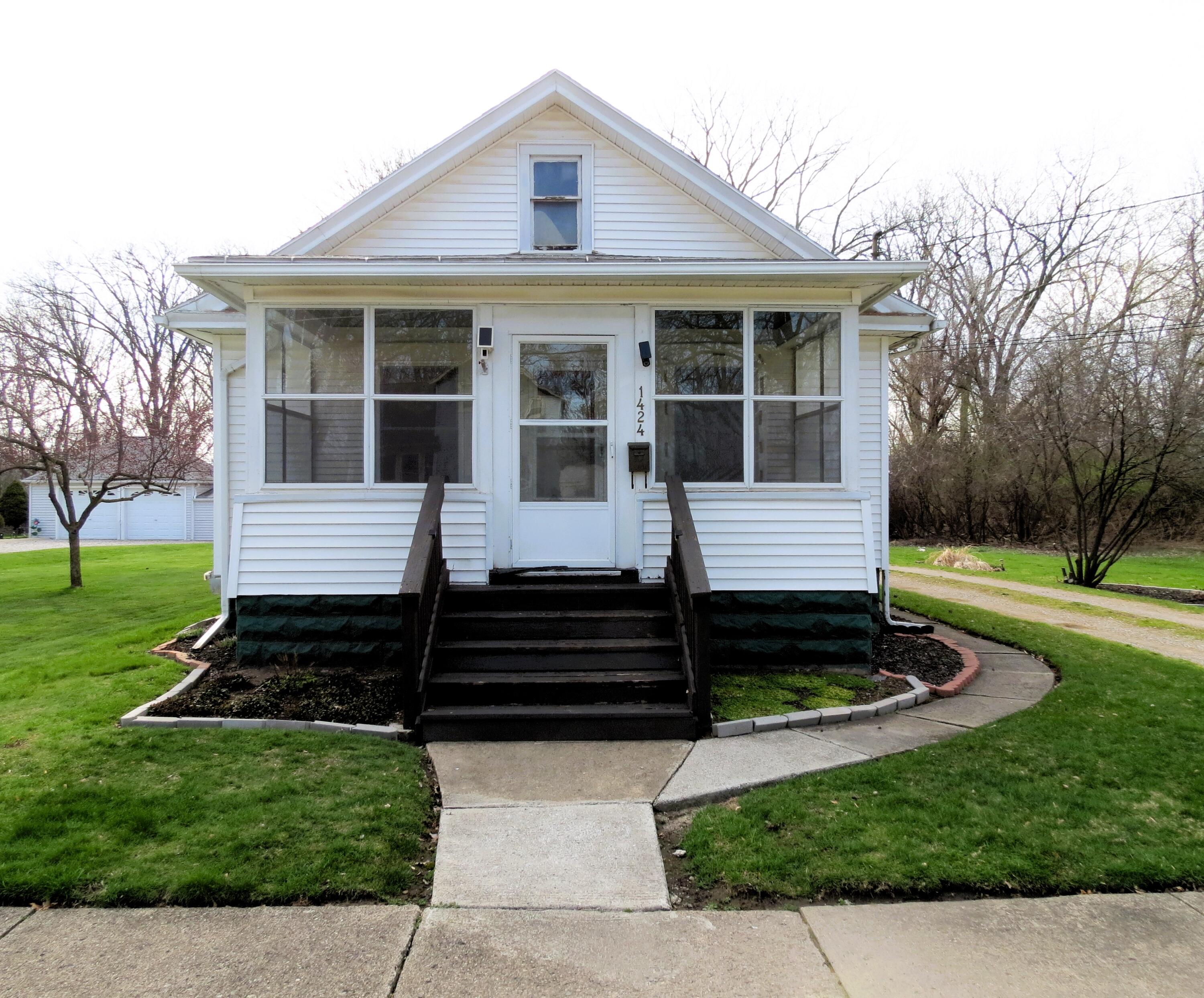 1424 Locust Street Jackson, MI 49203 - Photo 34 of 35 Welcome to this home!