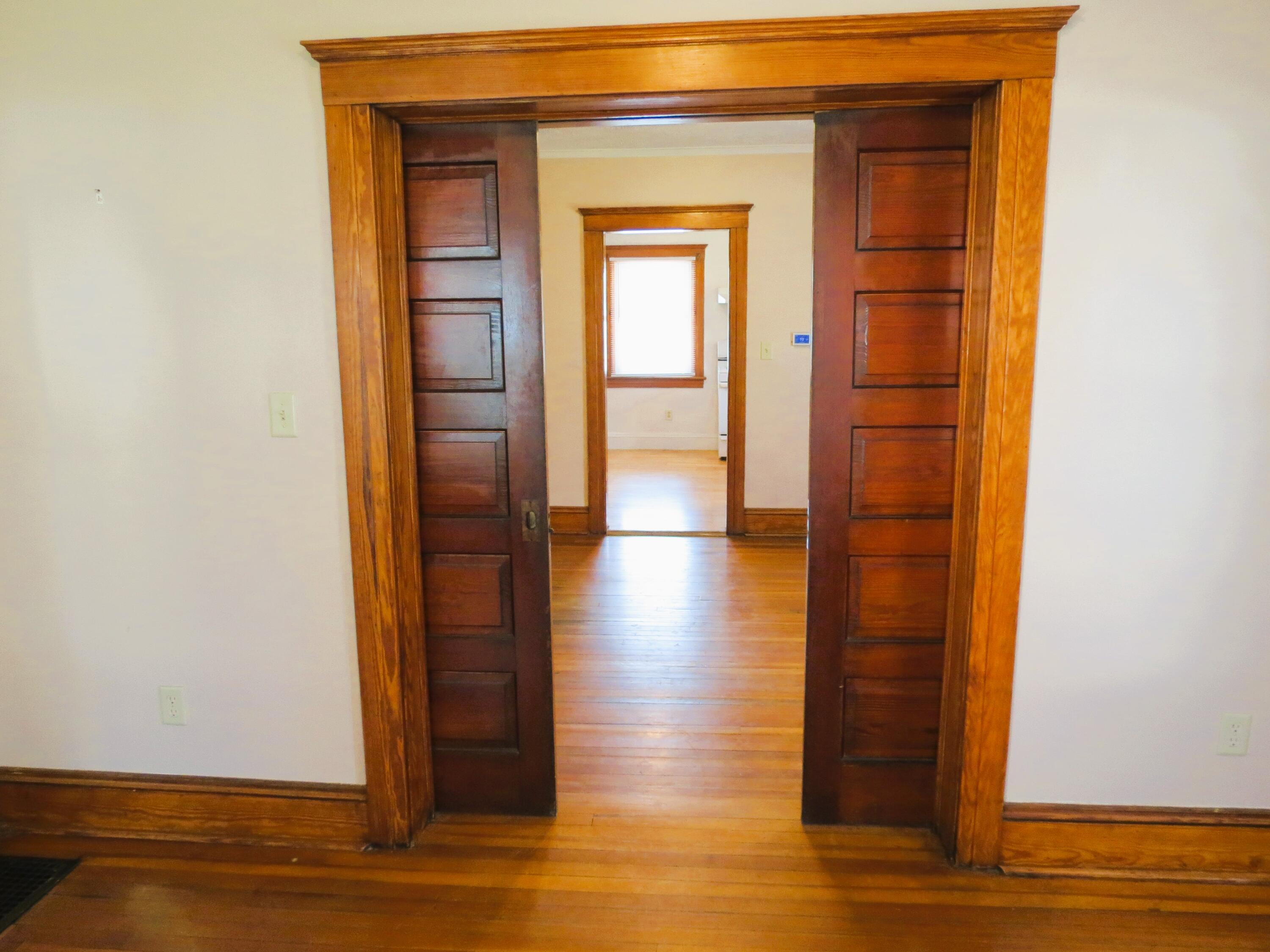 1424 Locust Street Jackson, MI 49203 - Photo 6 of 35 Amazing pocket doors