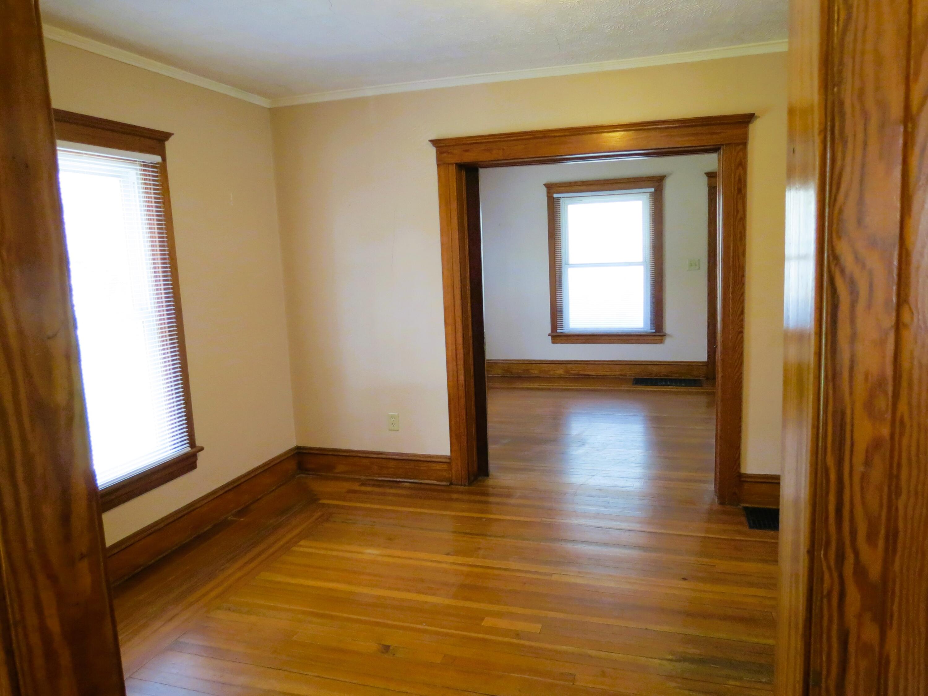 1424 Locust Street Jackson, MI 49203 - Photo 10 of 35 Timeless beauty