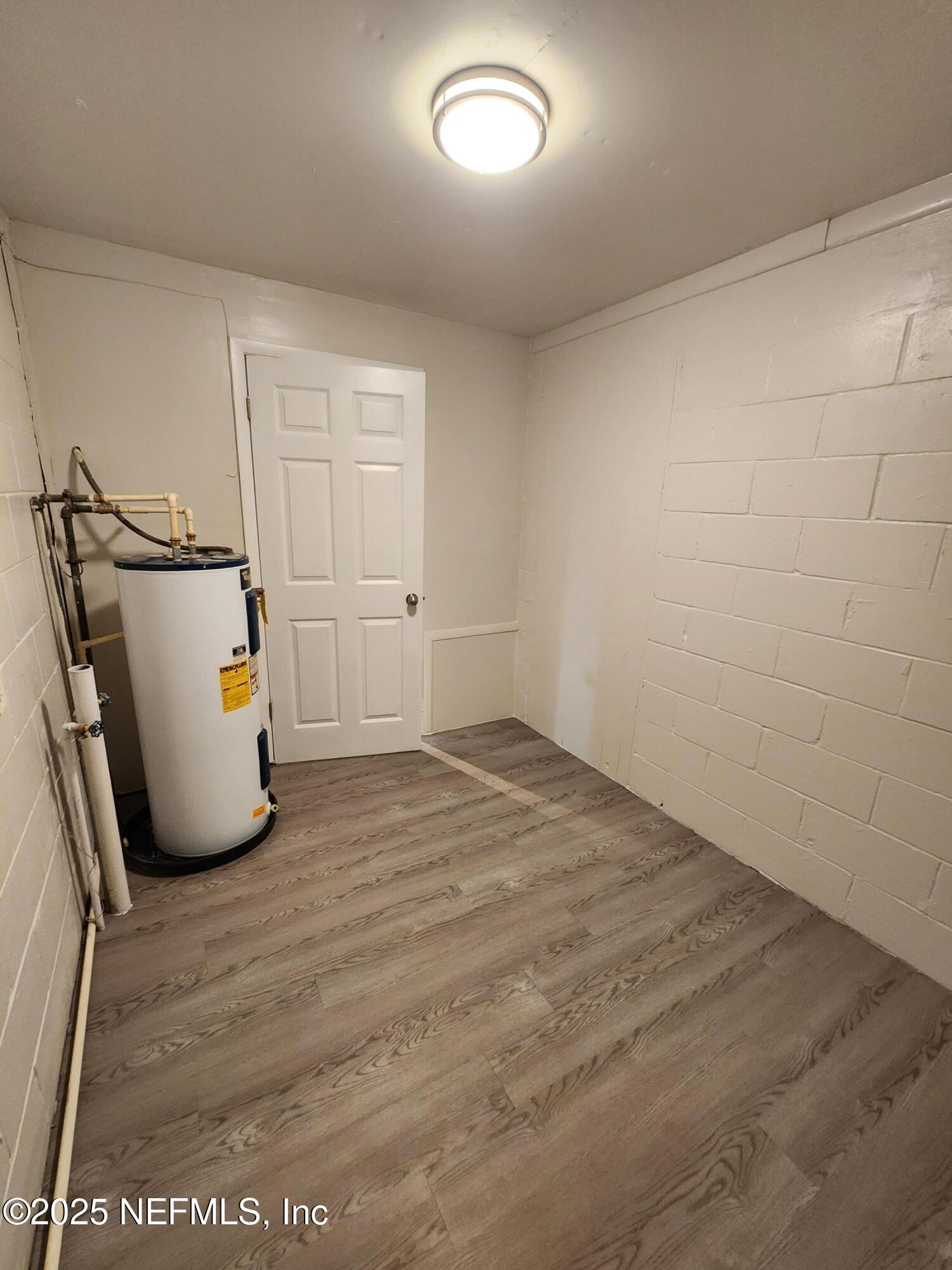 7929 Wilson Boulevard Jacksonville, FL 32210 - Photo 15 of 17 laundry room