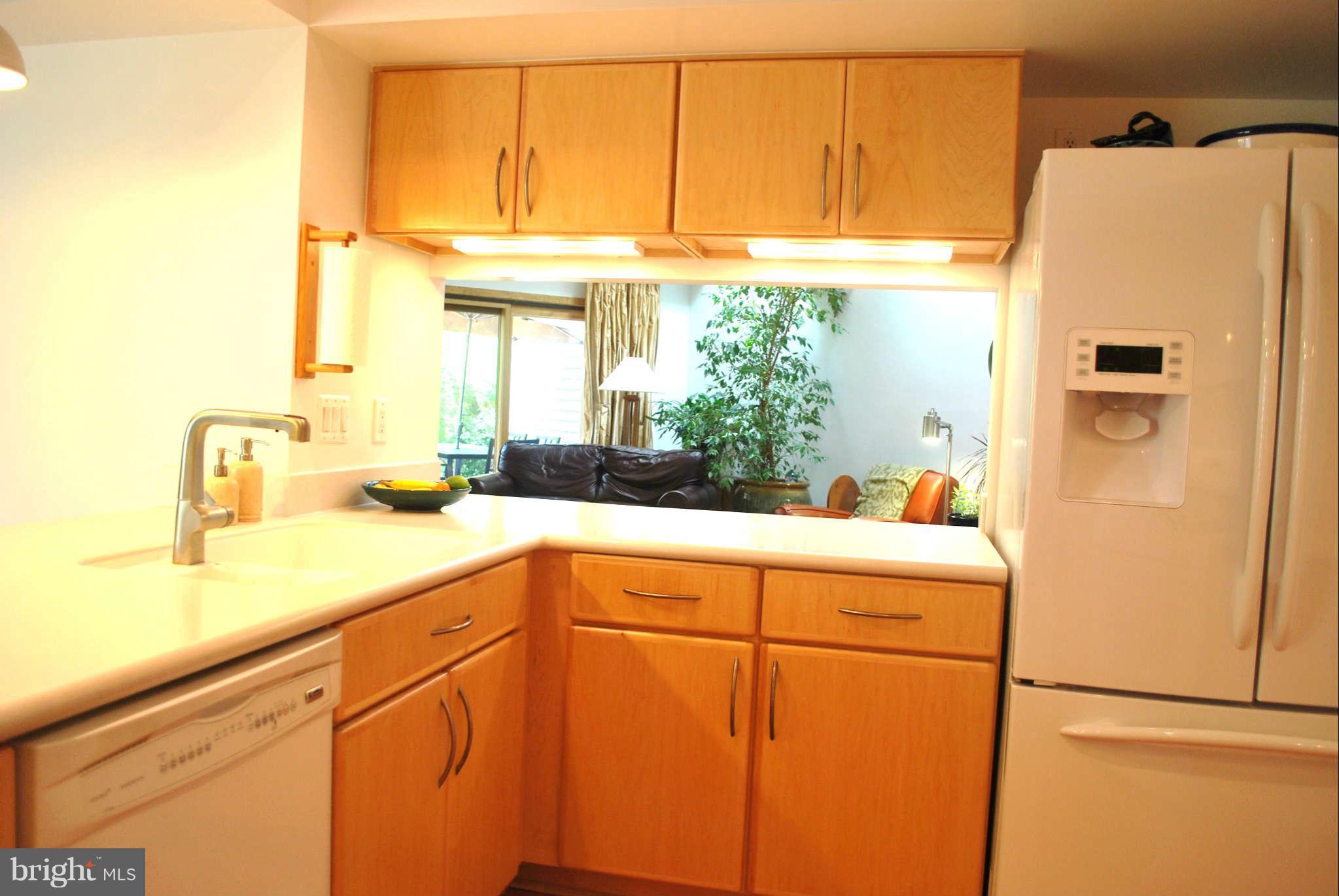 11016 Solaridge Drive Reston, VA 20191 - Photo 11 of 27 Kitchen