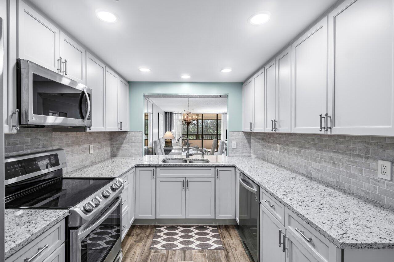 6620 Boca Del Mar Drive, Unit 204 Boca Raton, FL 33433 - Photo 7 of 51 Kitchen