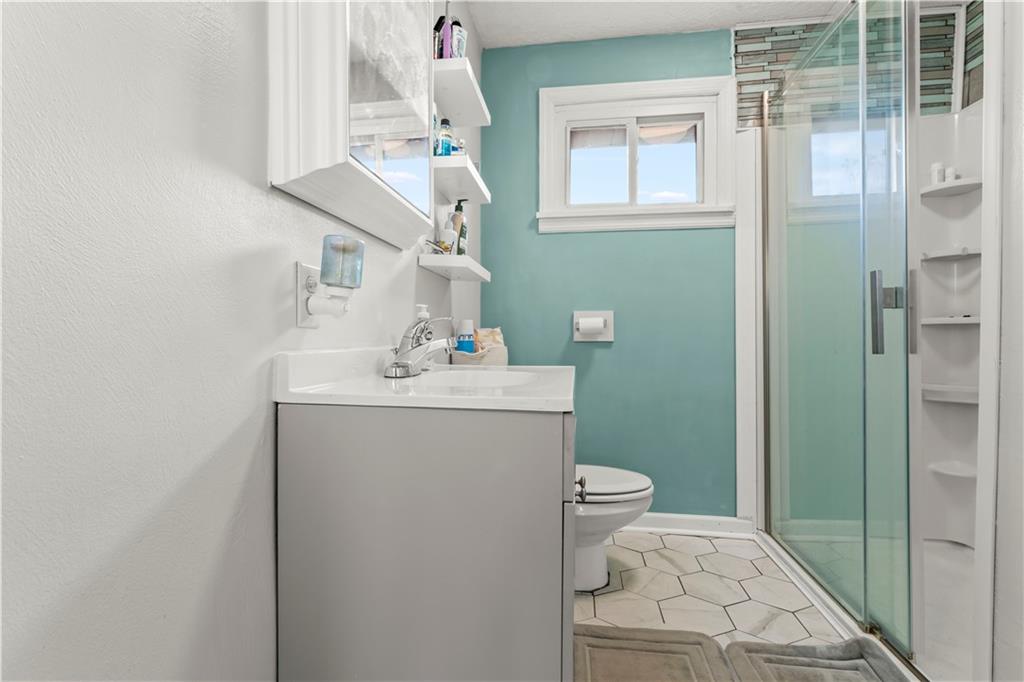 35 Lagonda Road Washington, PA 15301 - Photo 20 of 34 a bathroom with a sink toilet and shower