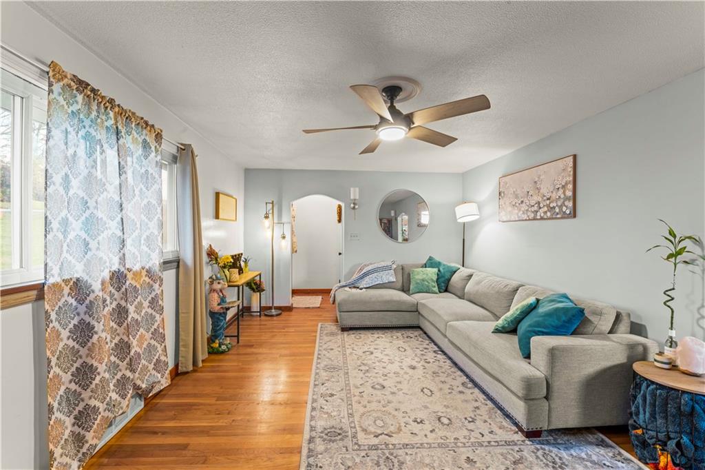 35 Lagonda Road Washington, PA 15301 - Photo 6 of 34 a living room with furniture and a large window