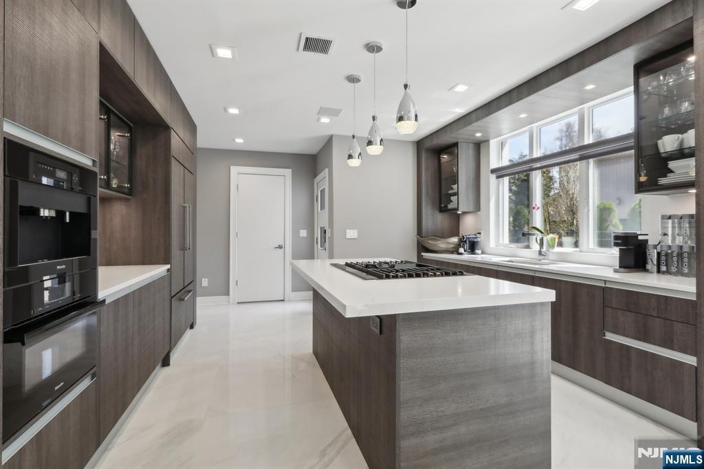 63 Roberts Road Englewood Cliffs, NJ 07632 - Photo 12 of 47
