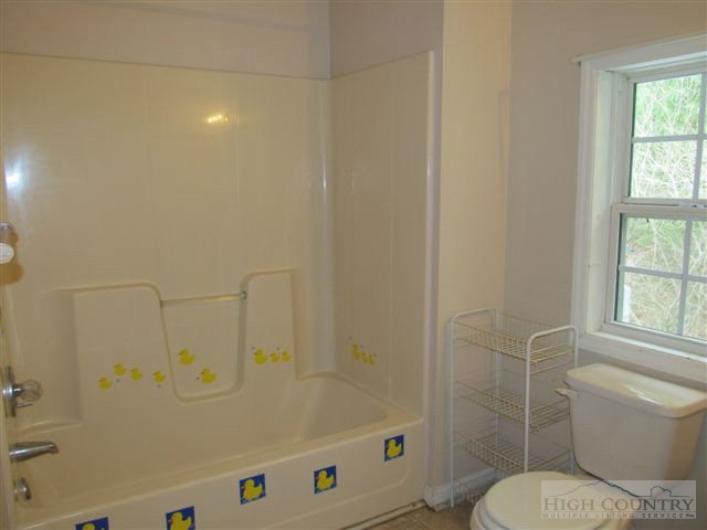 3192 Wildcat Road Deep Gap, NC 28618 - Photo 7 of 24 a bathroom with a bathtub and toilet