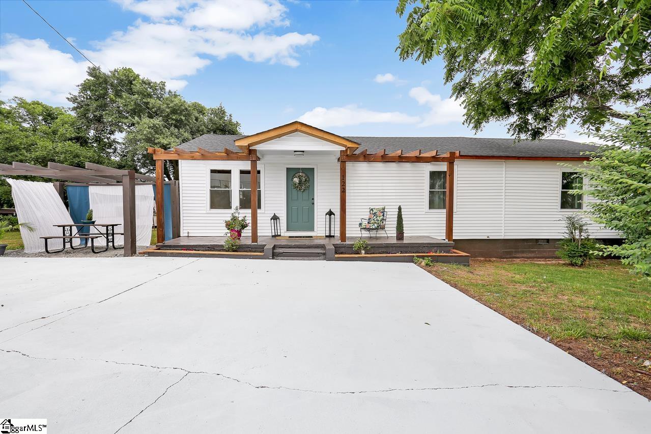 122 Hilly Hill Road Duncan, SC 29334 - Photo 1 of 31 Gallery Image 1