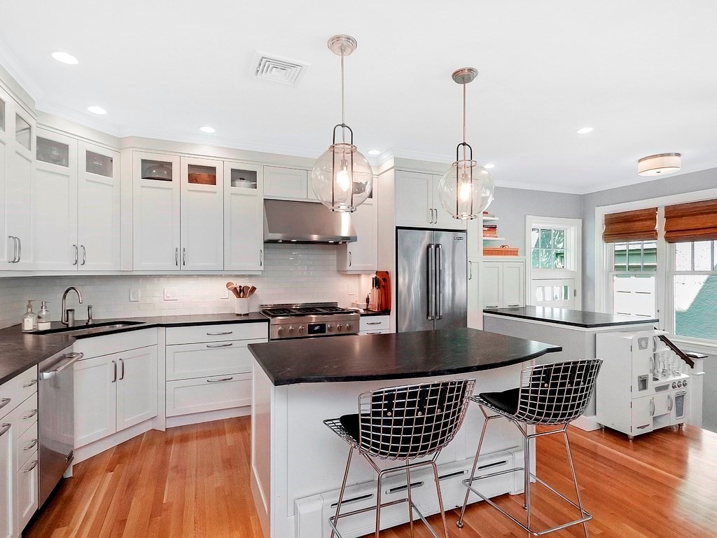92 Oxford Road Newton, MA 02459 - Photo 10 of 42 Gallery Image 10