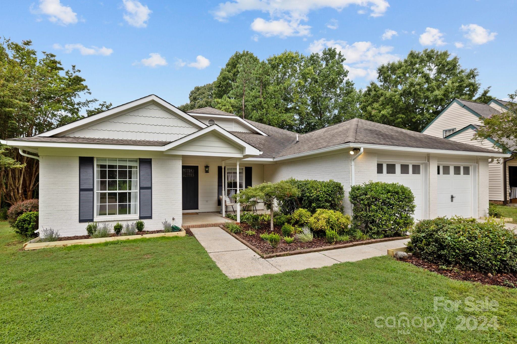 10527 Fairway Ridge Road Charlotte, NC 28277 - Photo 35 of 45 front view of a house with a yard