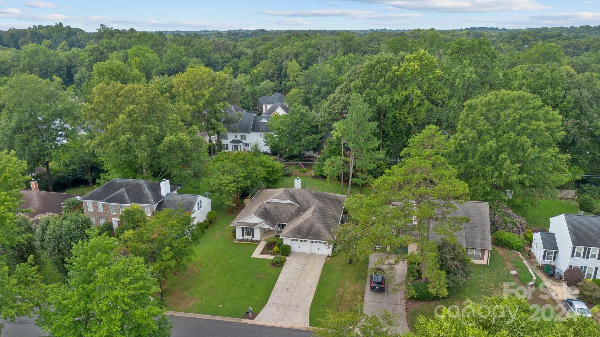 10527 Fairway Ridge Road Charlotte, NC 28277 - Photo 44 of 45 an aerial view of multiple house