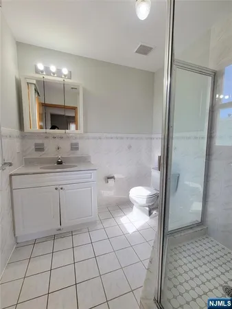 $2,950 | 430 Elm Street, Unit 2, Kearny, NJ 07032