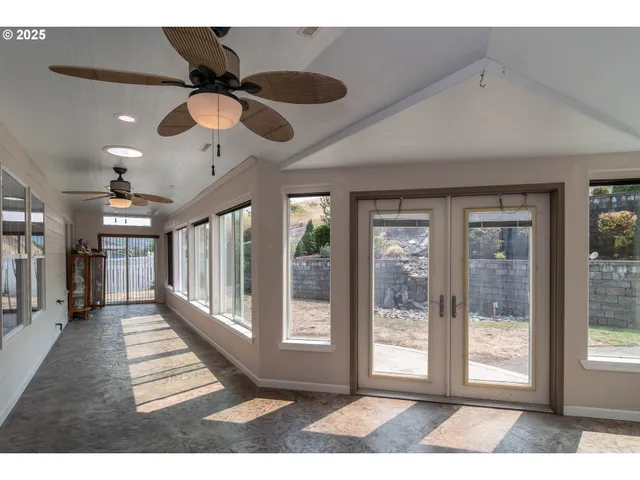 $645,000 | 204 Rainbow Ridge Avenue, Roseburg, OR 97471